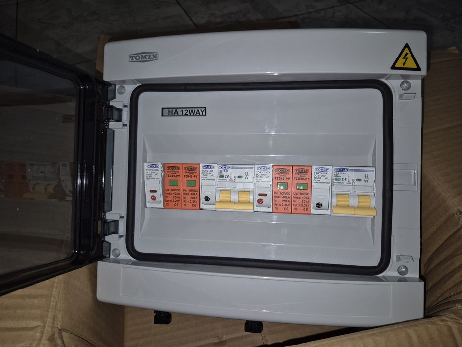 Розподільна коробка водонепроникна  для сонячних панелей 1, -2 входи 3