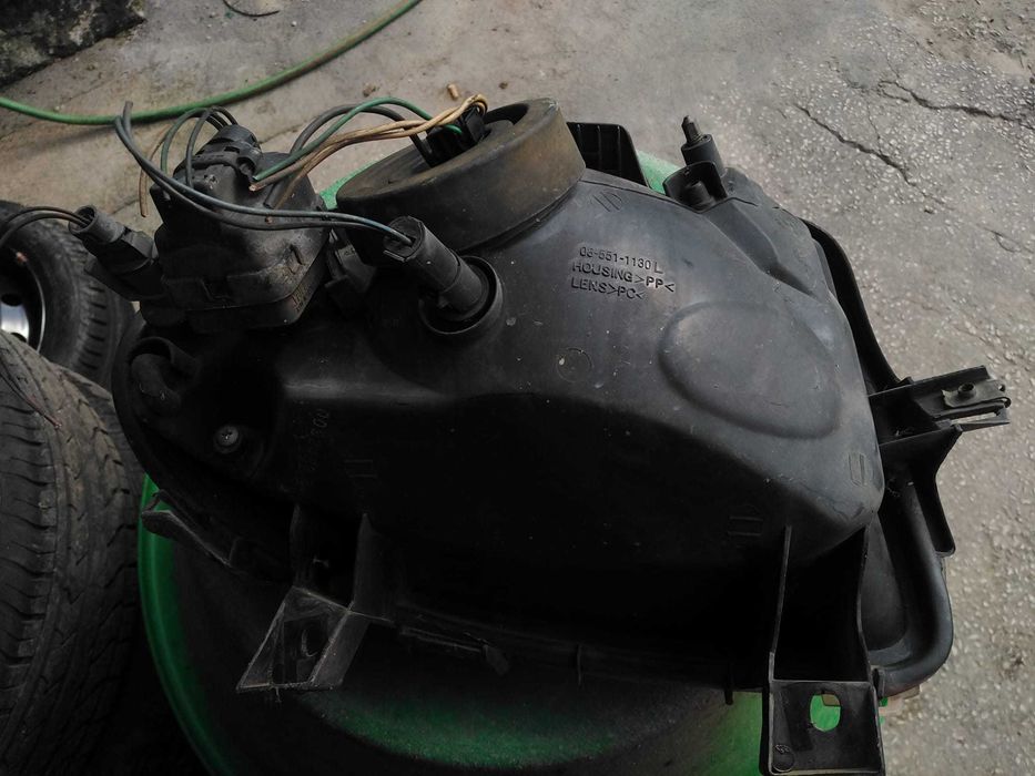 Farol Esquerdo Renault Clio II Fase I 1.9D