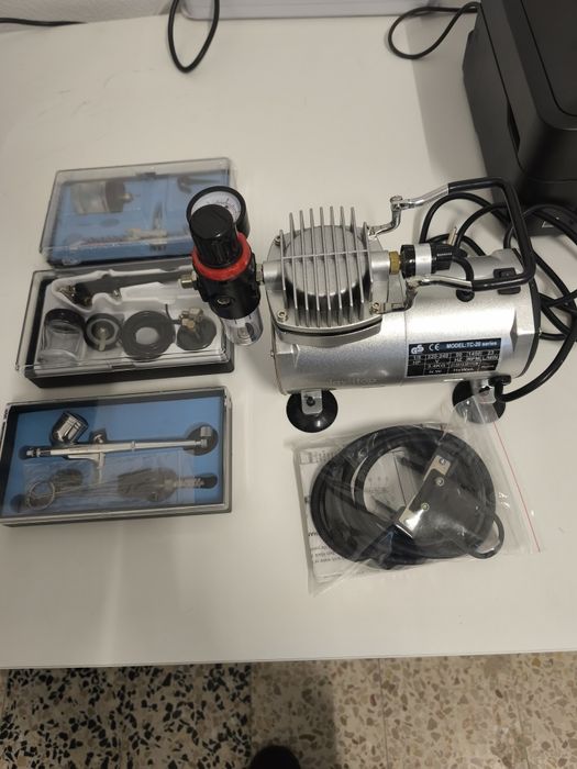 Tenho para venda kit aerografia novo, compressor mais três aerógrafos