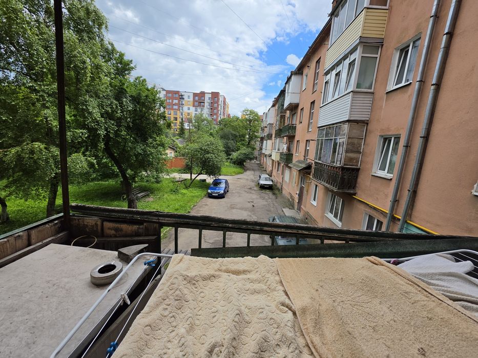 3 км вулиця Незалежності біля кінотеатру Космос