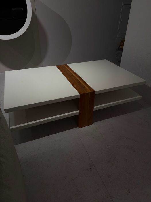 Stolik kawowy „Modern White & Wood” – nowoczesny design