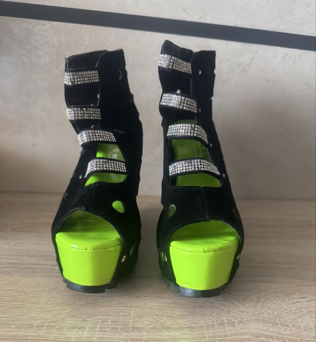 Жіноче літне взуття