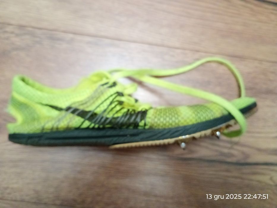 Buty sportowe lekkoatletyczne halowe kolce 40, 25 cm