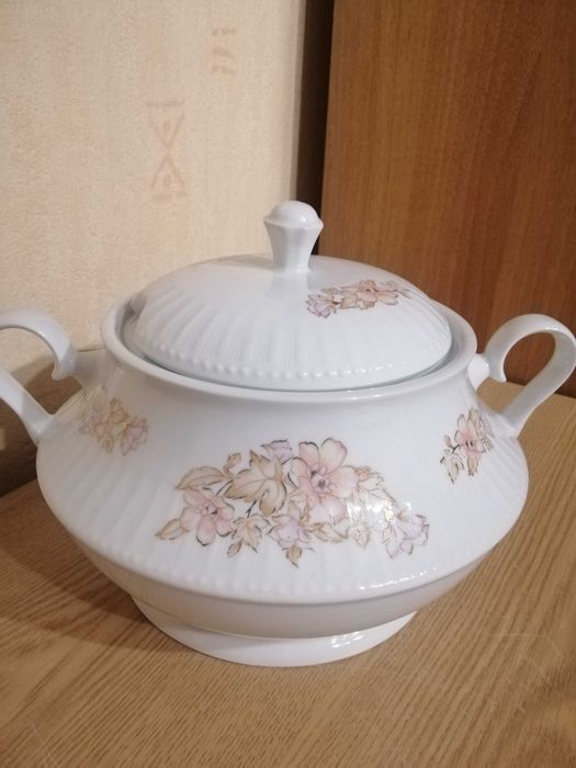 Супница  * Сакура* ,фарфор ГДР 2,5л