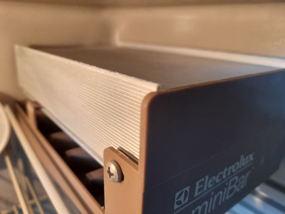 Lodówka absorpcyjna Electrolux mini bar w zabudowie