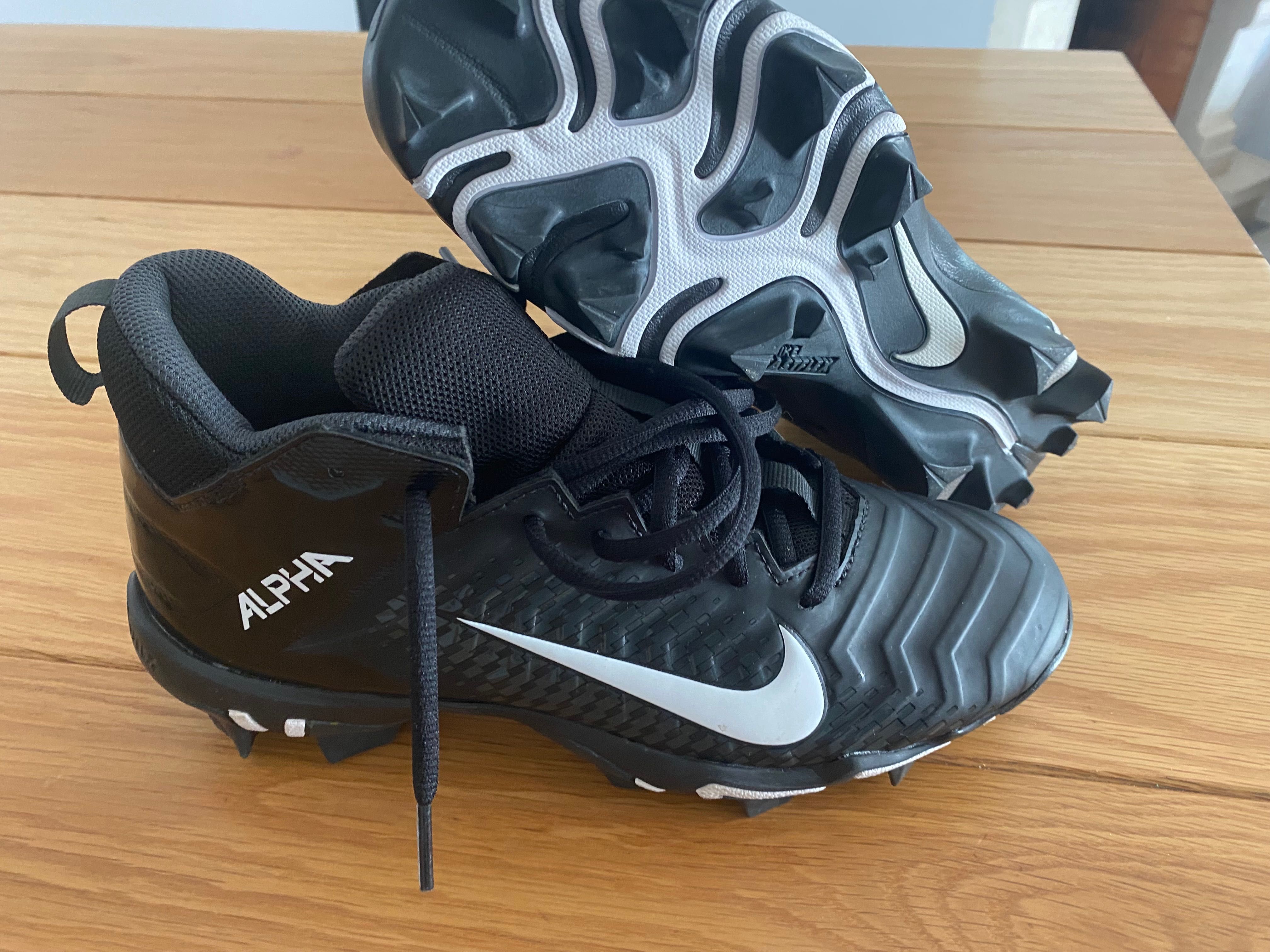 Nike hotsell alpha chuteira