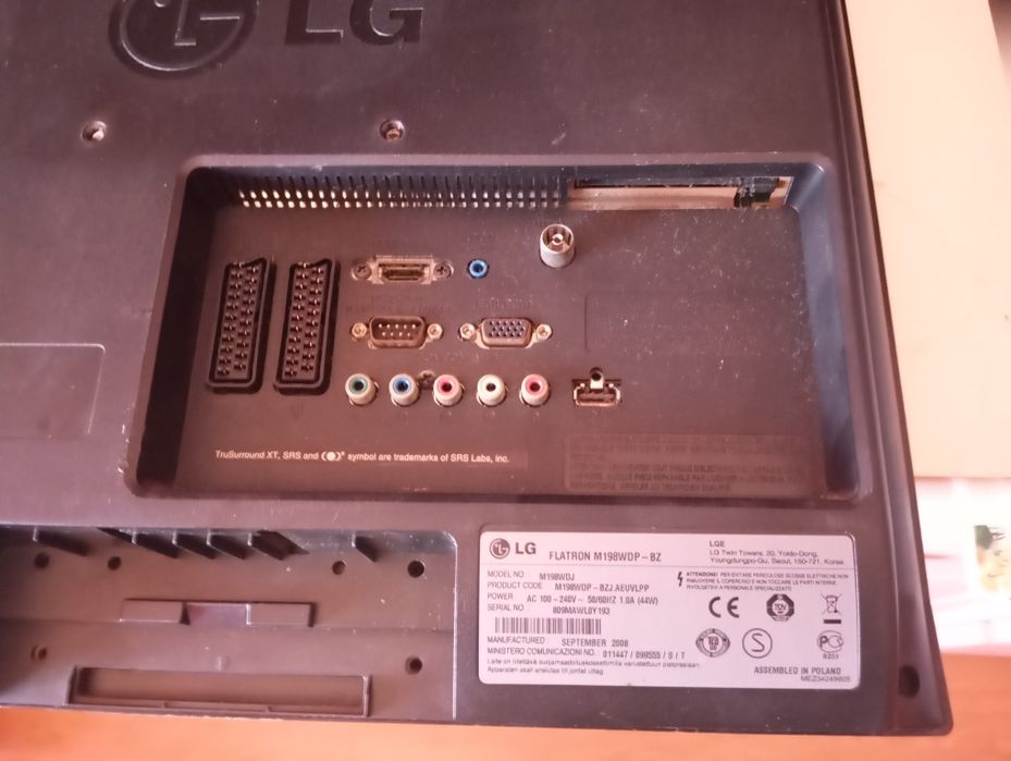 Vendo TV LG sem base conforme as fotografias