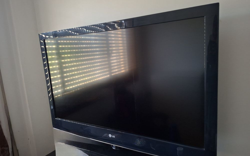 Televisão LG 43", sem comando