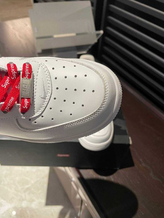 Nike Air Force 1 Low Supreme Biały r.39