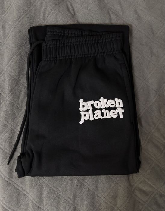 Чорні штани спортивні Broken Planet