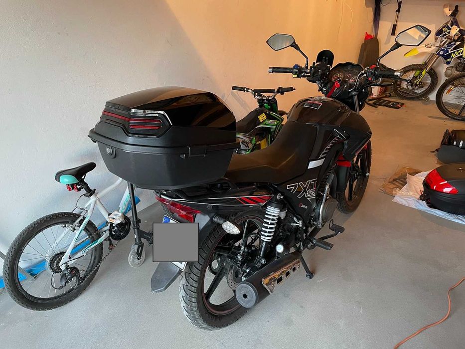 NOWY Kufer centralny motocyklowy skuter motorower błyszczący