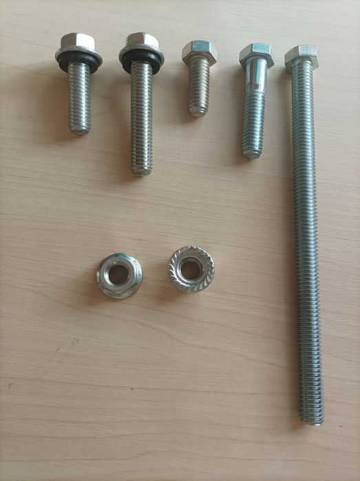 Продаю (комплектом) болти та гайки з дюймовою різьбою, оцинковані.