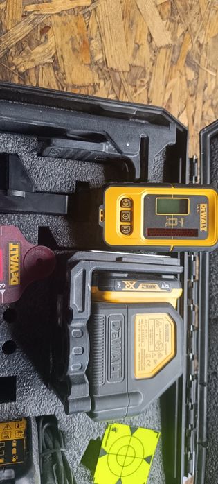 Laser DeWalt komplet czerwony