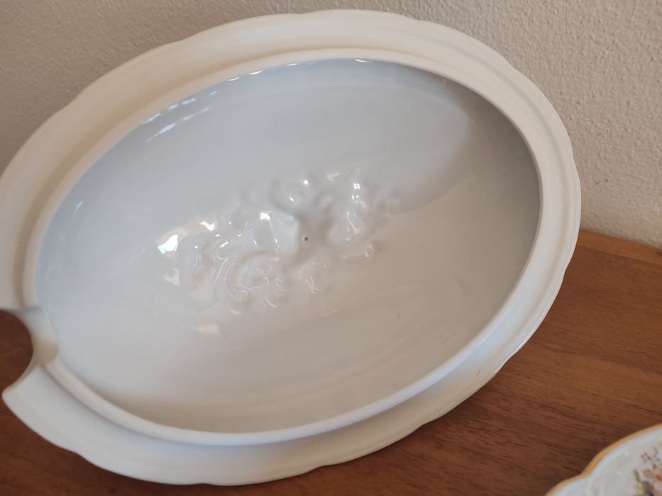 Terrina e travessa em porcelana