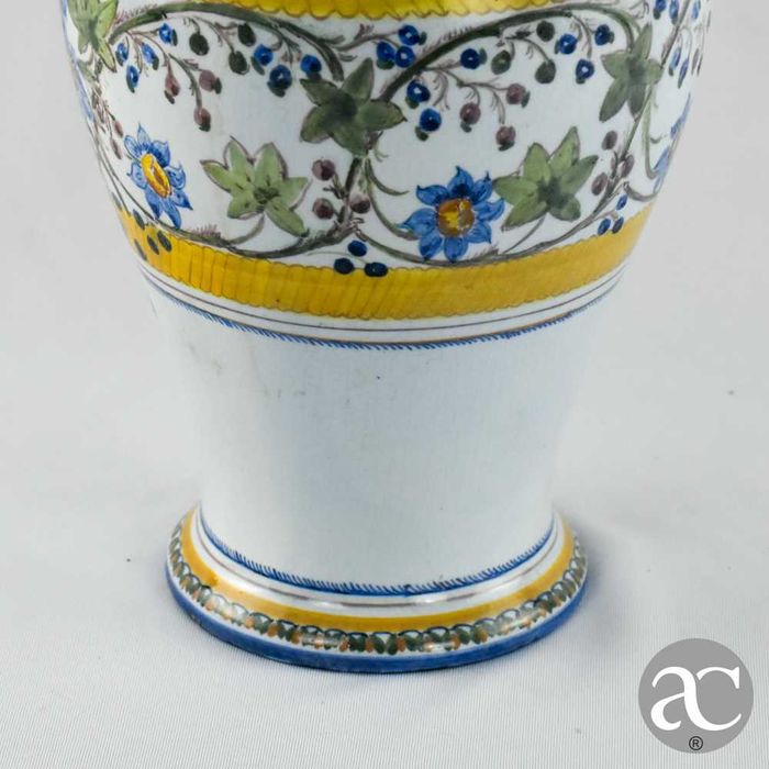 Jarra pintada à mão em Faiança Carvalhinho