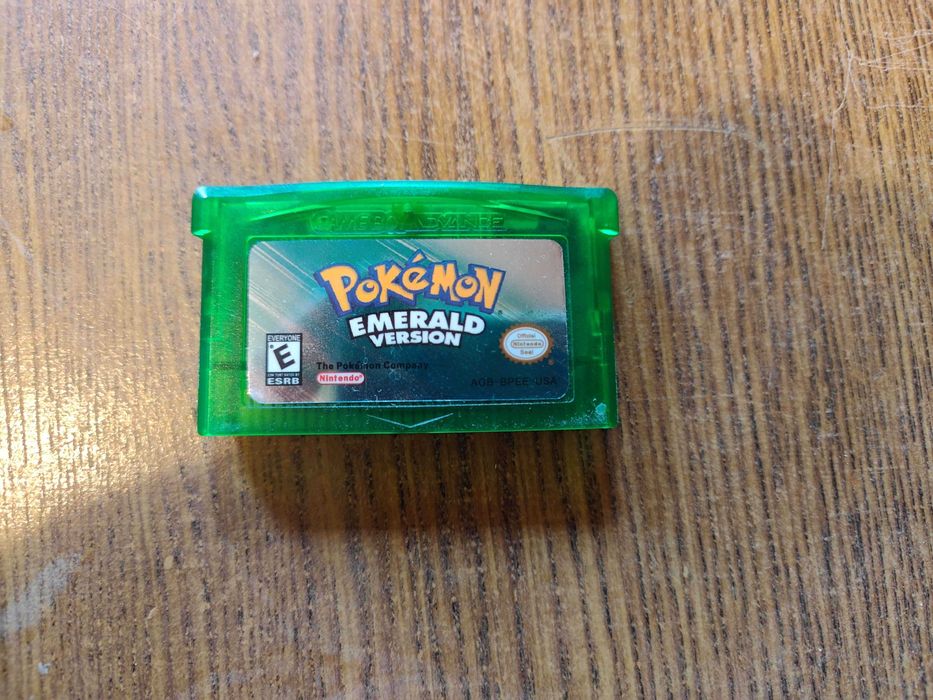Game Boy Advance + Pokemon Emerald
