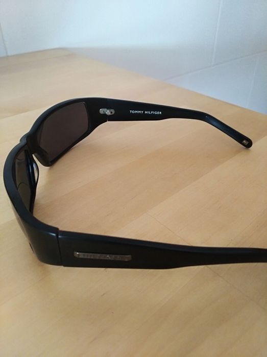 Óculos sol marca Tommy Hilfiger