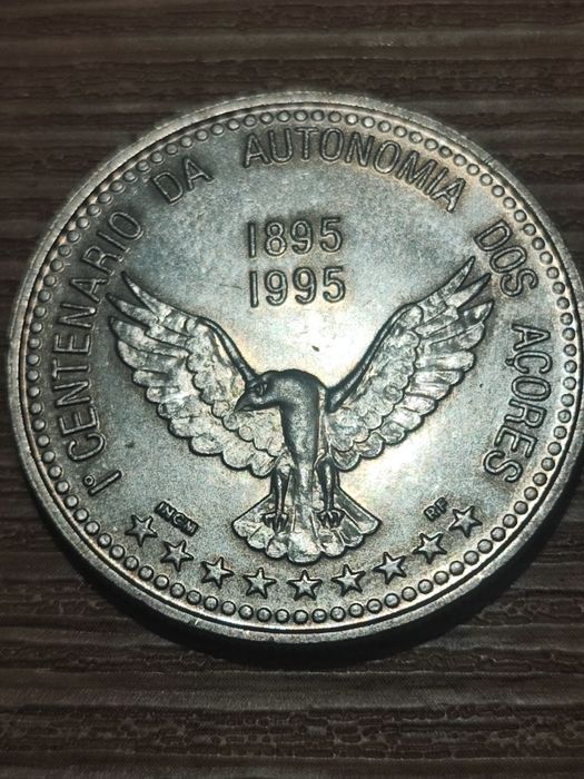 Moedas comemorativas de 100 escudos