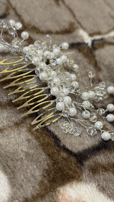 Весільна прикраса у волосся