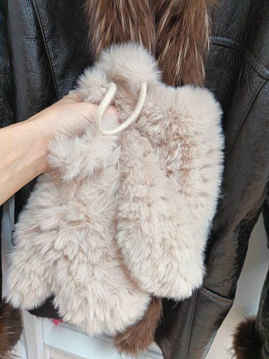 Rękawiczki na sznurku