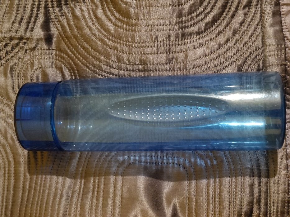 Bidon butelka podróżna zakrecany wygodny i pojemny