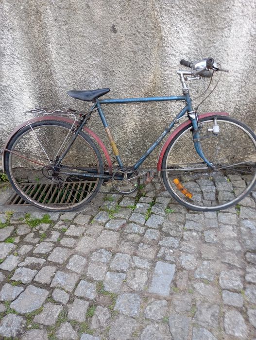 Vendo esta bicicleta muita bonita bom estado