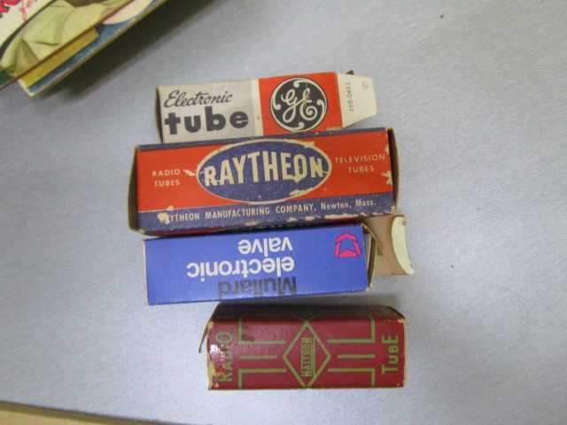 válvulas antigas para rádios nas caixas
