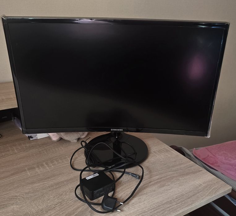 Продам вигнутий LED-монітор Samsung