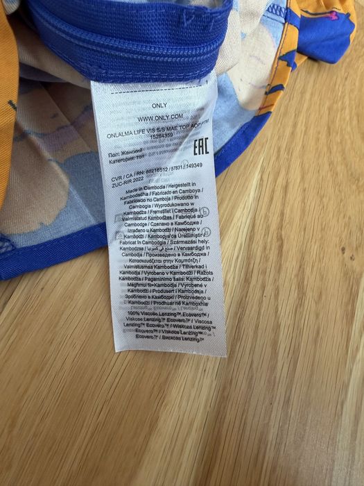 Crop top Only xxs niebieski w kwiaty nowy z metką