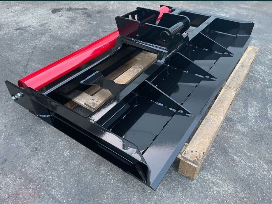 Niwelator terenu z walcem dogniatającym do koparki