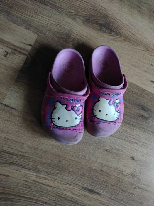 Klapki chodaki Crocs Hello Kitty 32