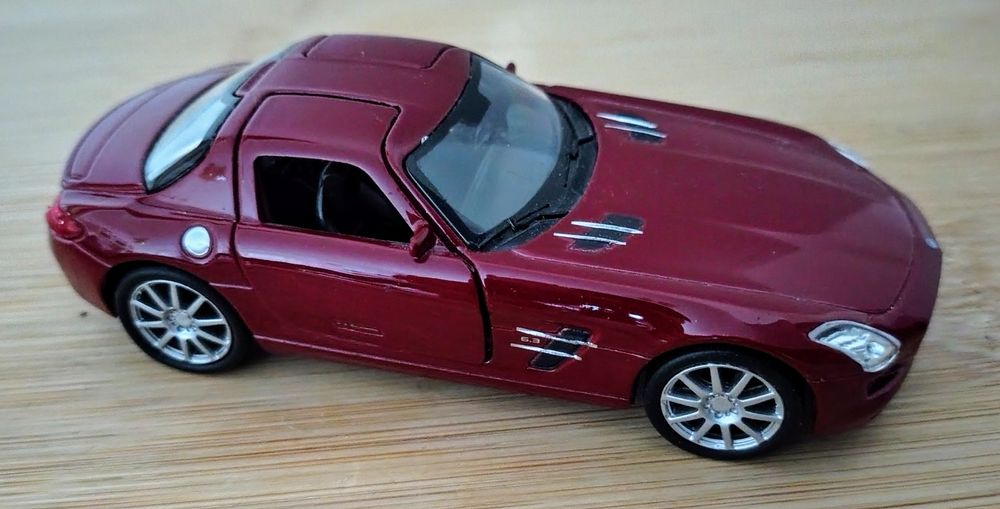 Osiem modeli super samochodów cena za komplet