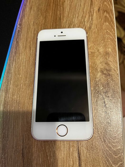 Продам Iphone SE rose gold 32gb