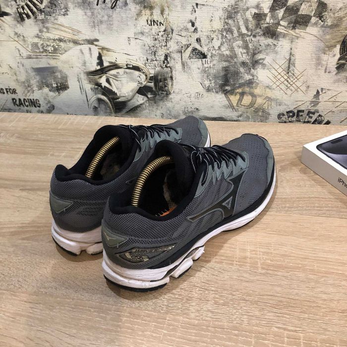 Кросівки чоловічі Mizuno Wave Rider - 43 розмір