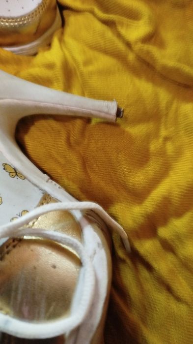 Взуття бу 35 розмір, маю дуже багато на підборах  і не тільки