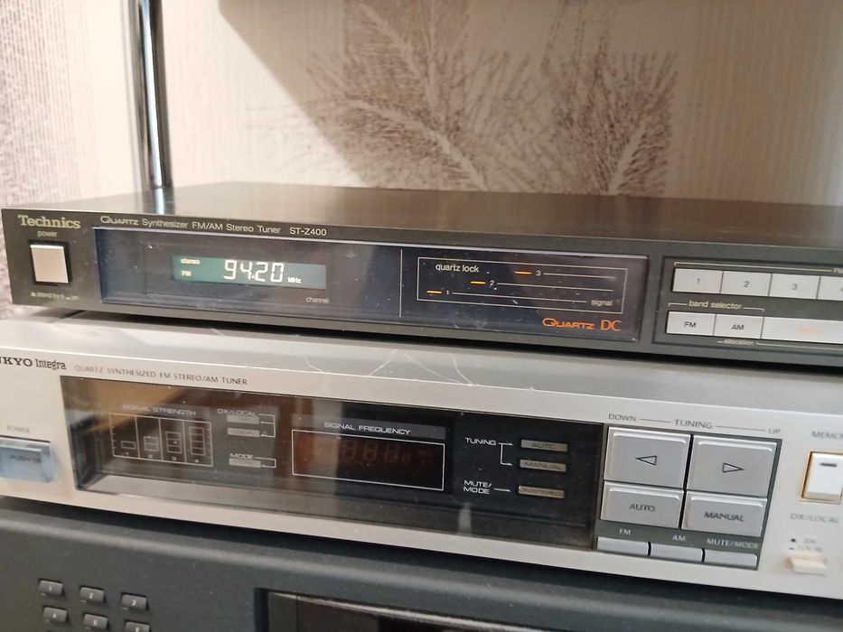 тюнеры  Technics st-z400, Onkyo Integra T-4015.