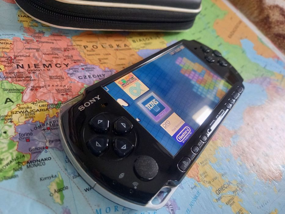 Konsola Sony psp 3004 (3000) slim 17 gier