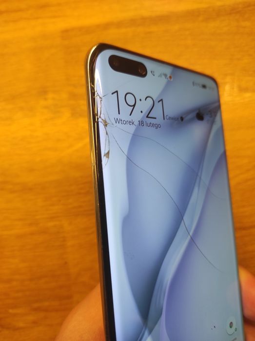 Huawei P40 Pro – świetny stan techniczny, pęknięta szybka