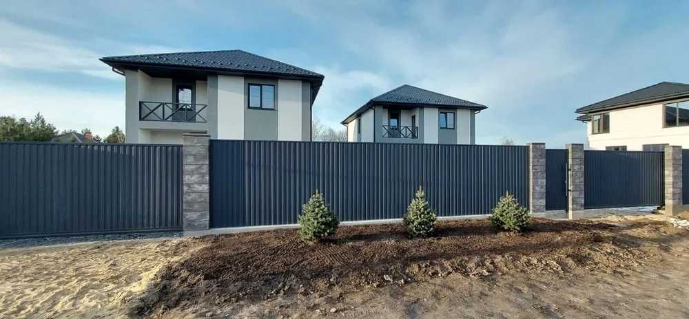 родається сучасний двоповерховий будинок у Гореничах