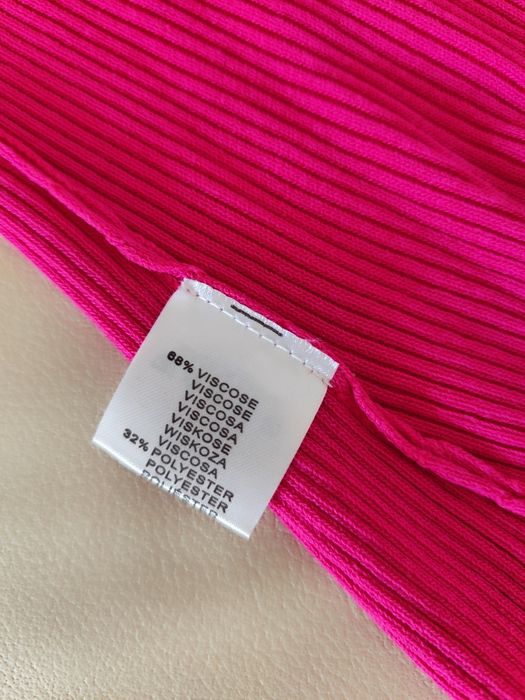 Neonowa różowa bluzka z żabotem 158c made in Italy