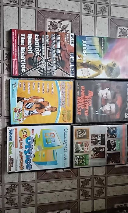 CD диски  МР 3  и DVD