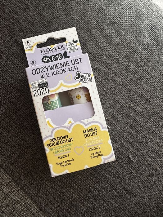 zestaw do ust floslek maska i peeling do ust