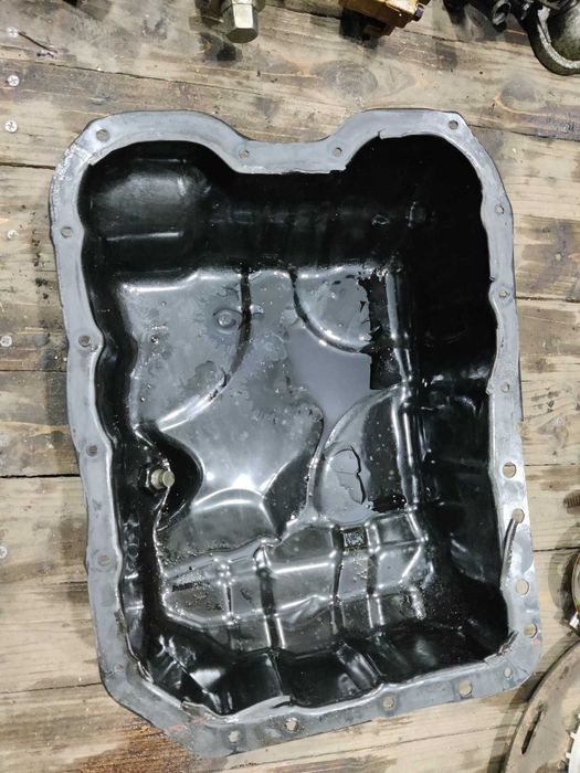 Поддон двигателя Chrysler 200 2,4 5047566AB