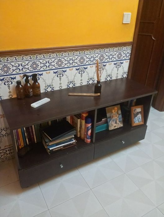 Móvel com gavetas
