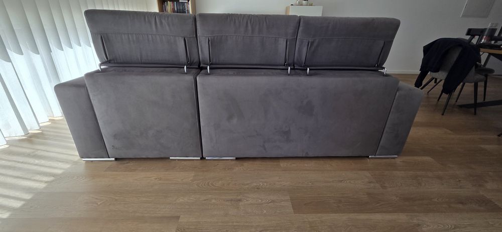 Sofá cinzento com chaise longue