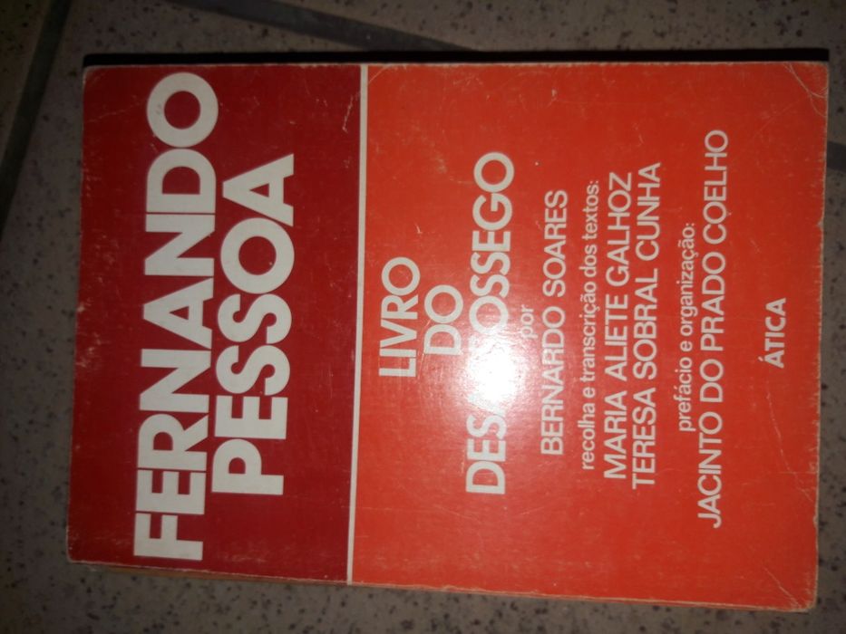 Centenas de livros variados