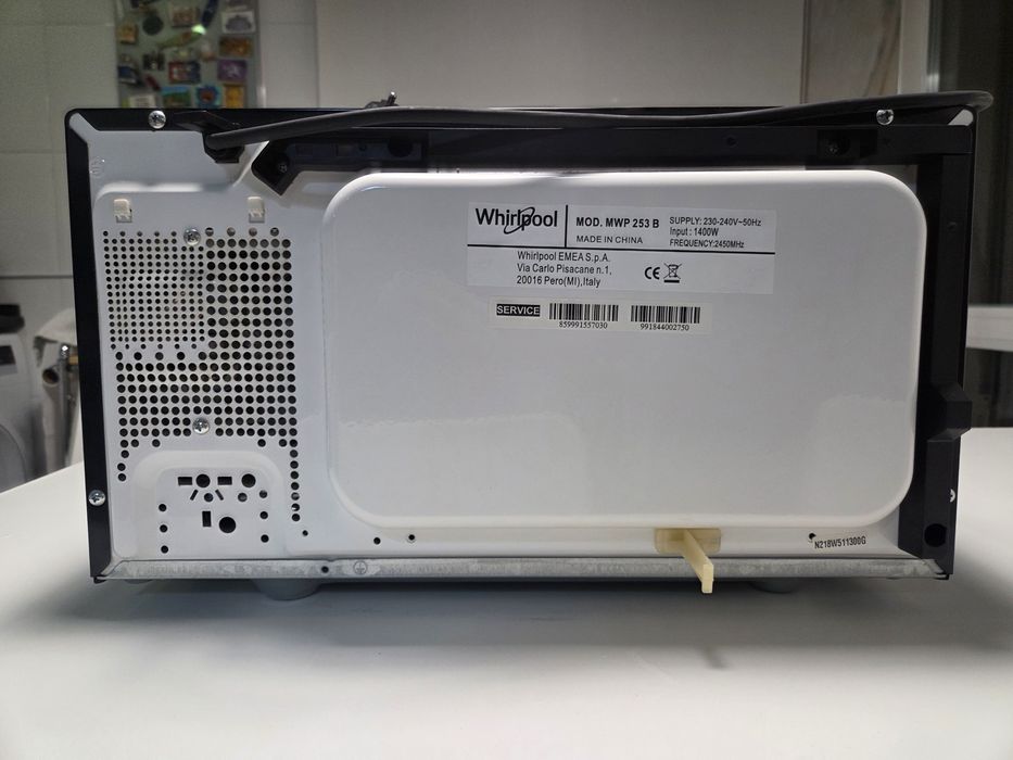 Micro-ondas WHIRLPOOL MWP 253 B (25 L - Com Grill - Preto)