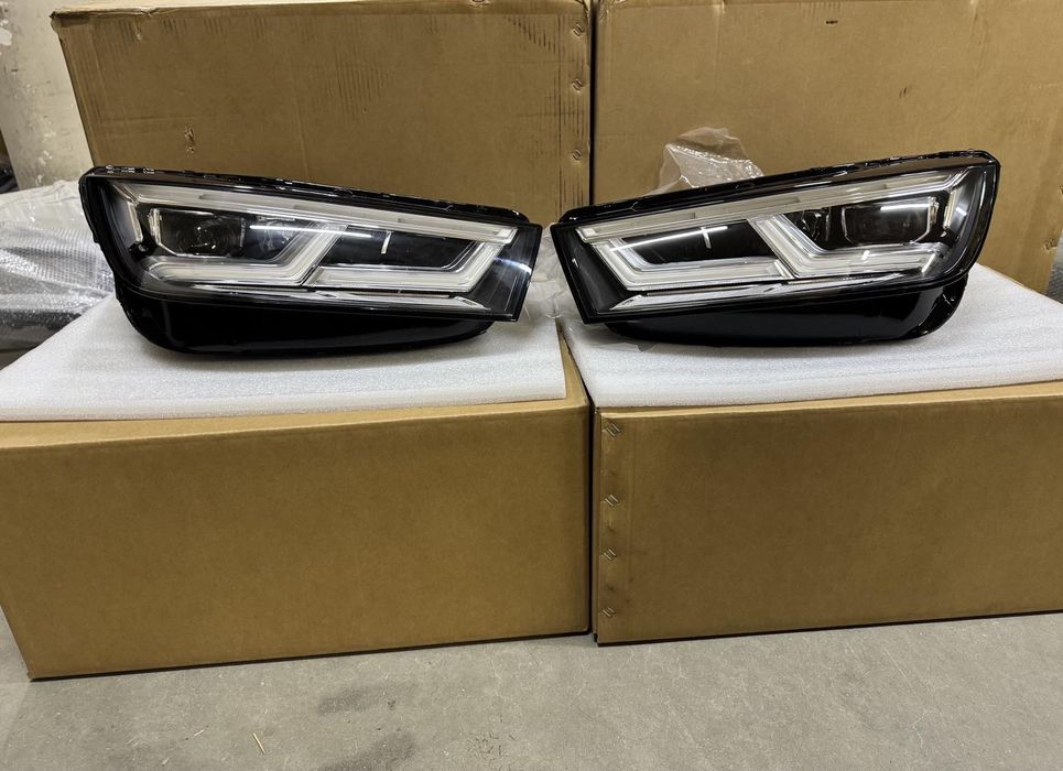 Фары комплект audi q5 ауди ку5  80a941033 80a941034