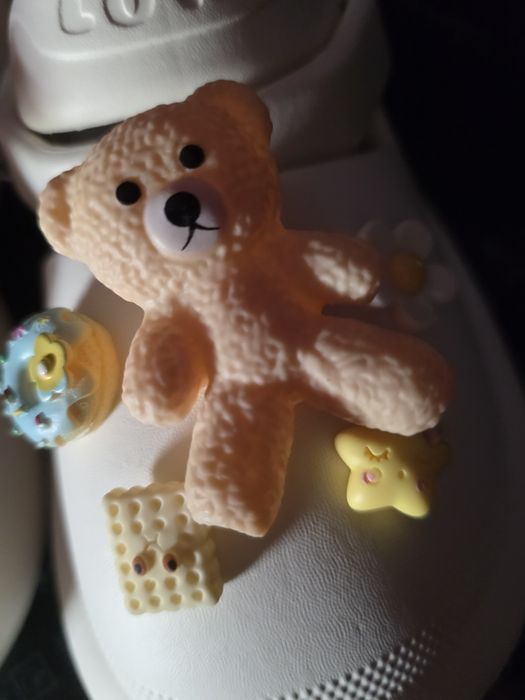 Klapki gumowe z ozdobami