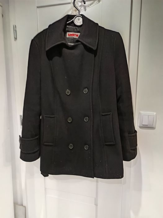 Czarny półpłaszcz z paskiem Emkom 51 w klatce 69 długosci